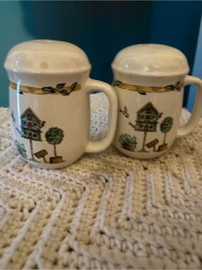 Vintage Thomas Pottery Birdhouse Salt & Pepper Shakers